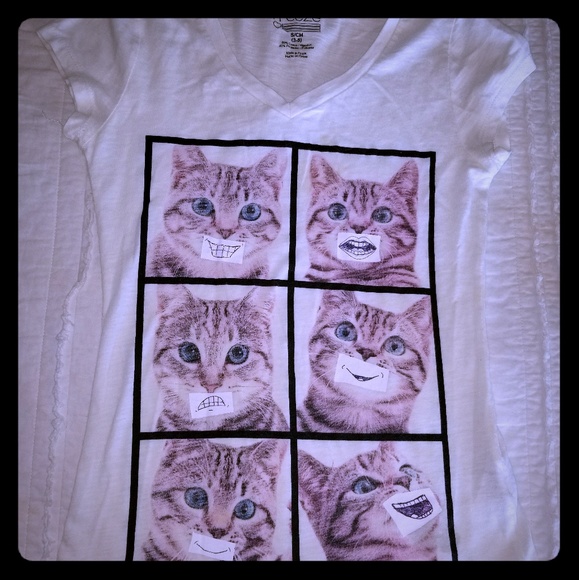 Freeze Tops - Freeze Girls v neck funny cat tee.
